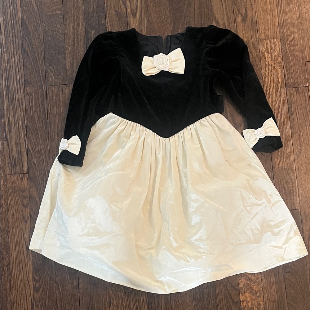 Elegant Black and White Kids formal Dress size 6